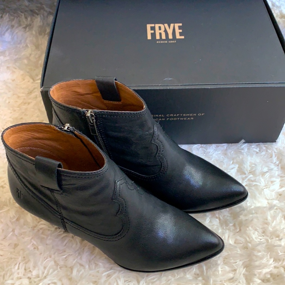 Reina Bootie (Frye)